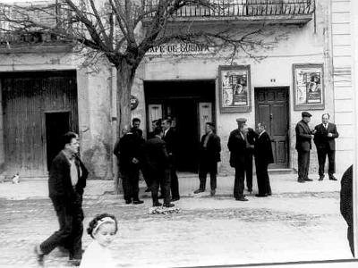 abril1963  DAVANT EL CAFÉ EUROPA, L'ANY 1963.