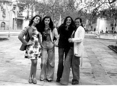 abril1974  ABRIL DE 1974. Mª ANTONIETA SANS, ROSA MATEU, NURI I ESTER.